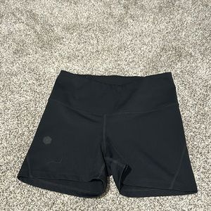 Under Armour HeatGear medium shorts